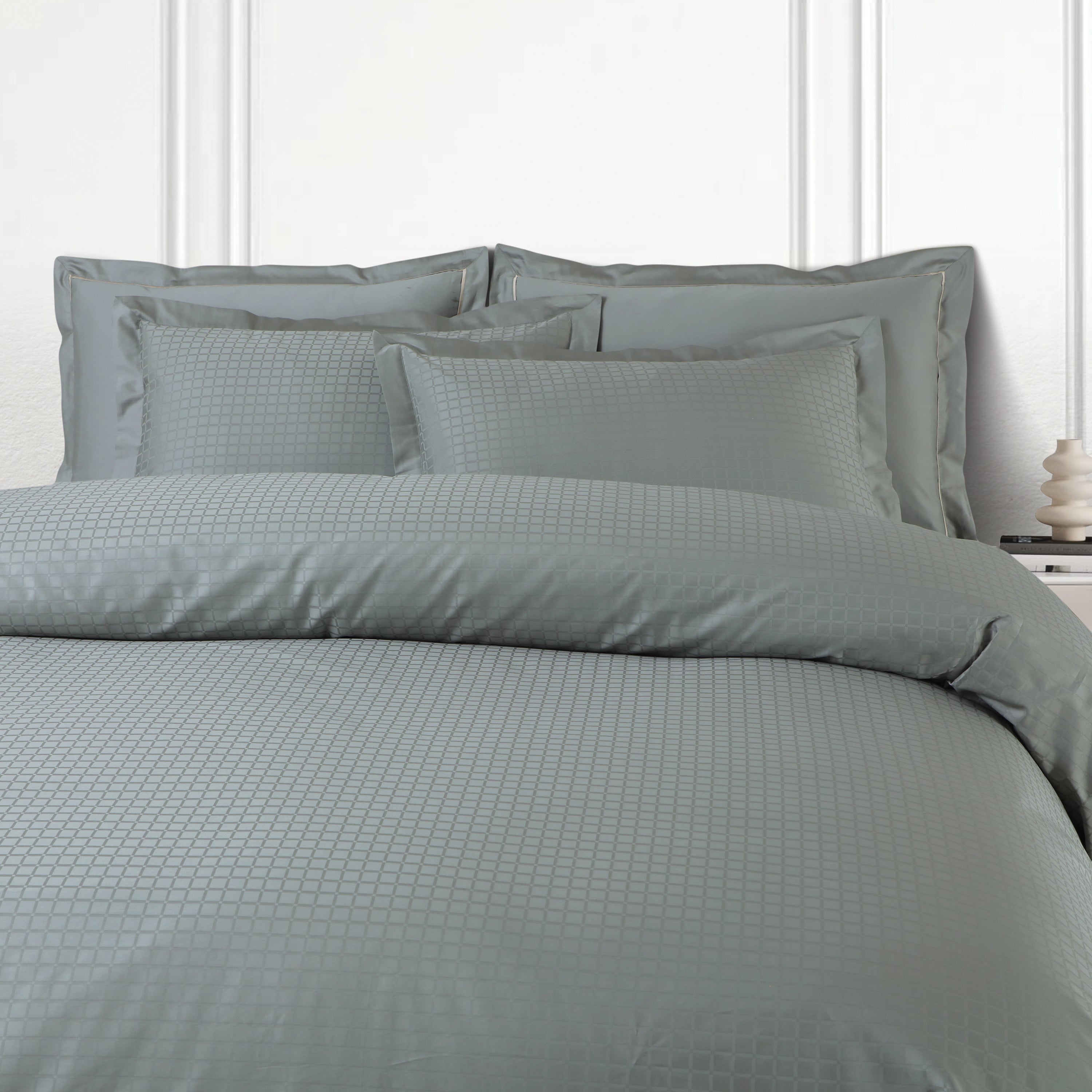 Malako Como Jacquard Checkered 550 TC 100% Cotton King Size Bedding