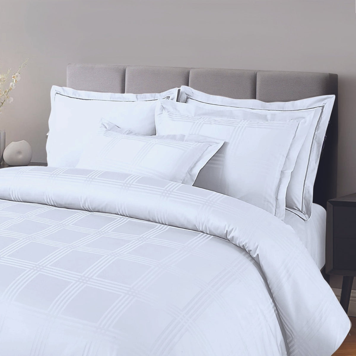 Malako Amalfi Jacquard Brilliant White Checks 550 TC 100% Cotton King Size Bedding - MALAKO