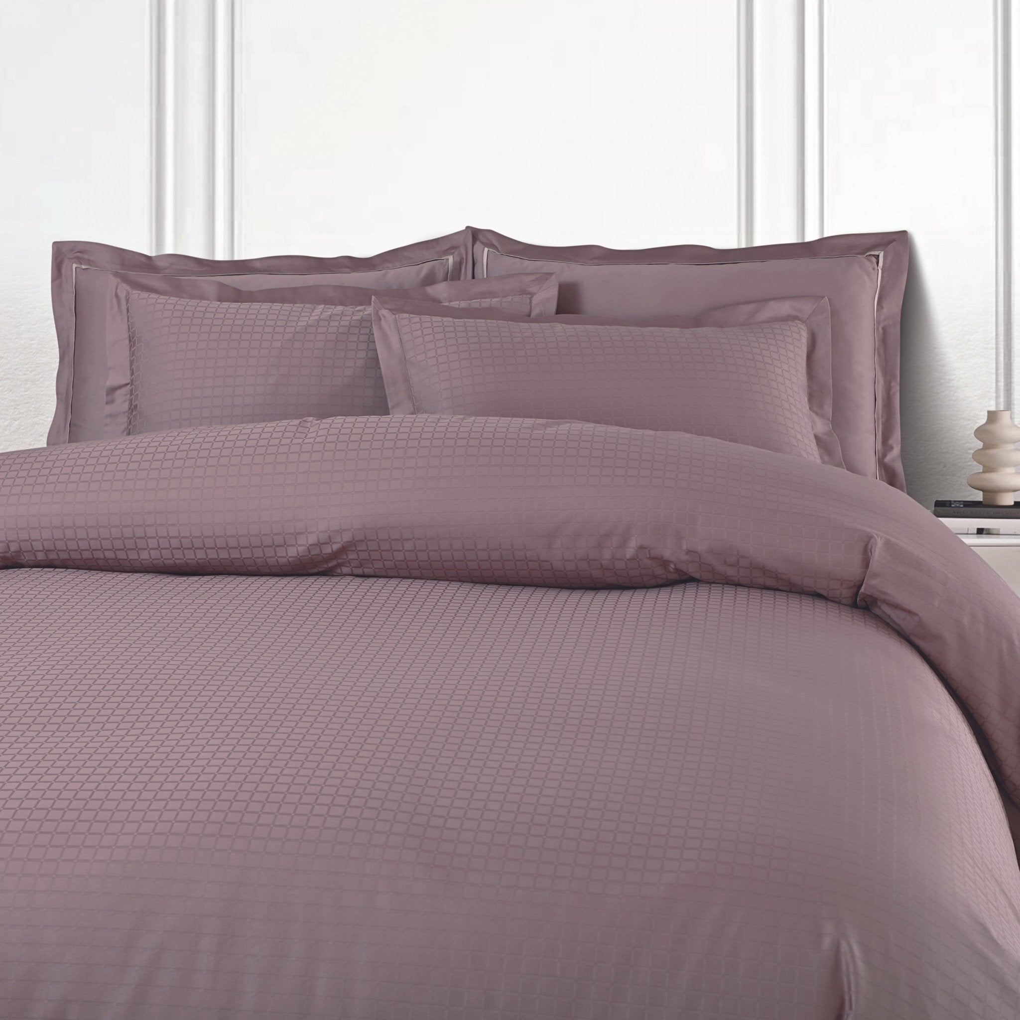 Malako Como Jacquard Wine Checks 550 TC 100% Cotton King Size Bedding - MALAKO