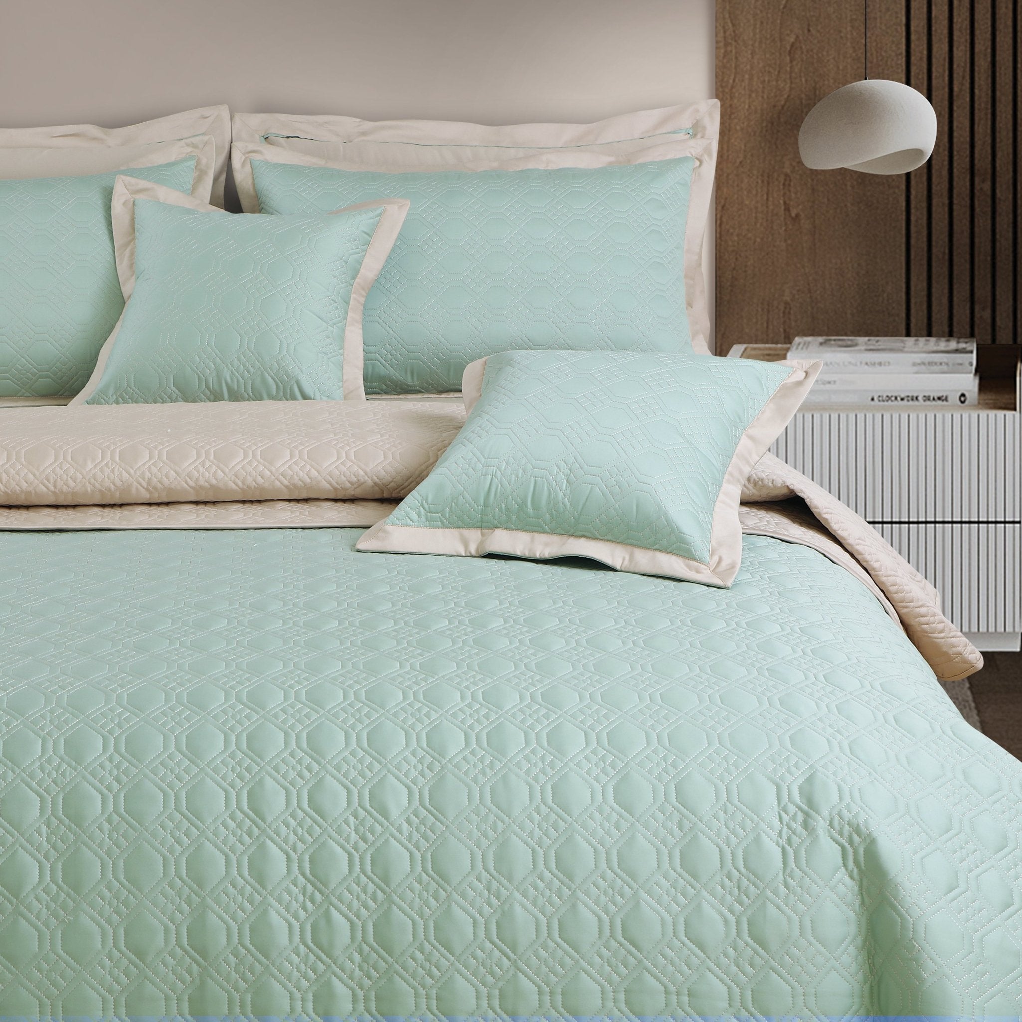 Malako Luxe 550 TC 100% Cotton Mint Green & Beige Solid King Size Reversible Bedspread Set - MALAKO