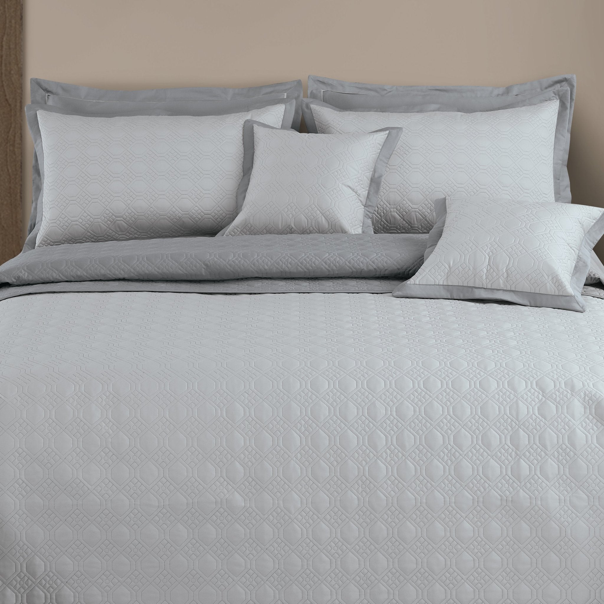 Malako Luxe 550 TC 100% Cotton Silver Grey & Grey Solid King Size Reversible Bedspread Set - MALAKO