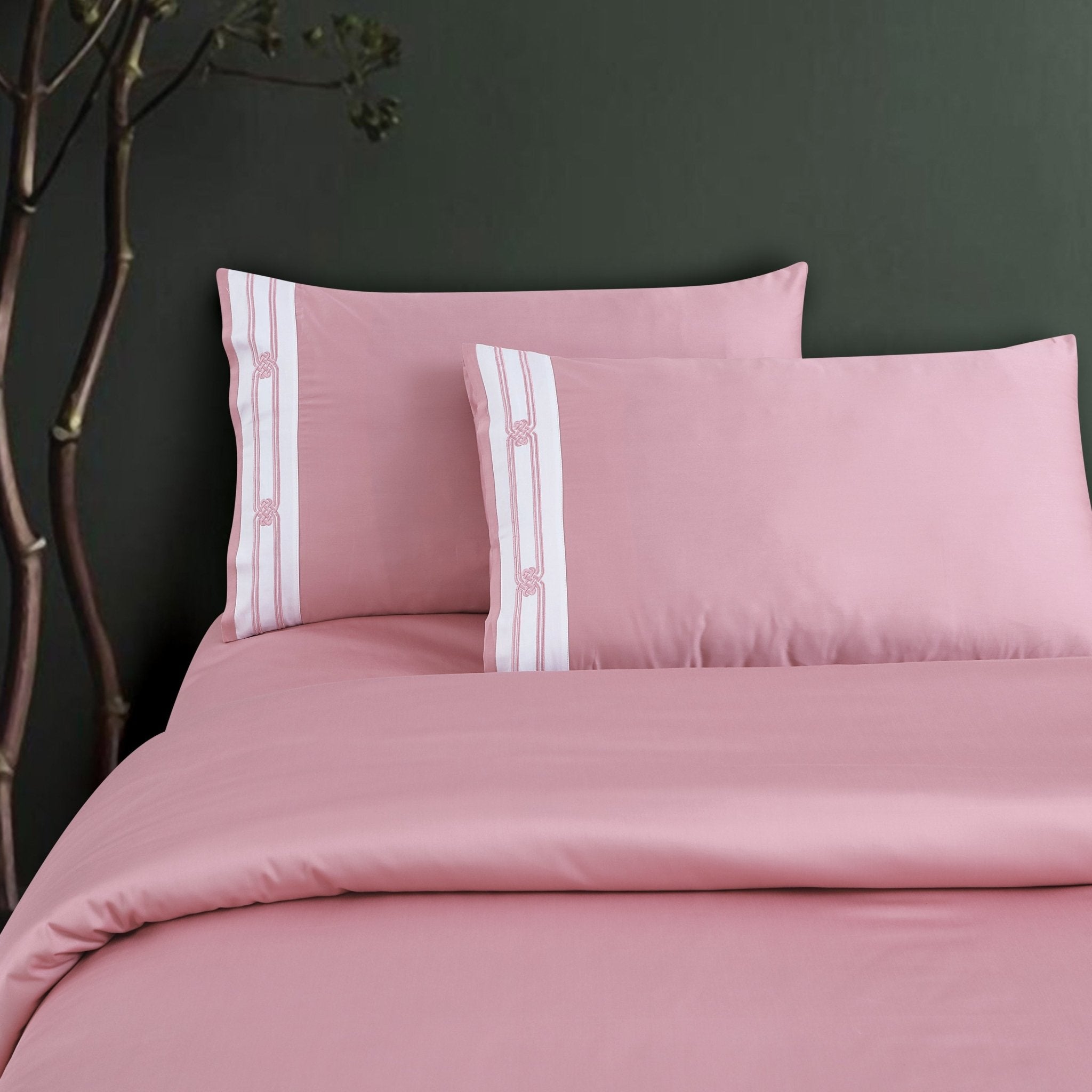 Malako Luxe Collection: 550 TC Blush Pink Premium Embroidered Bedding - MALAKO