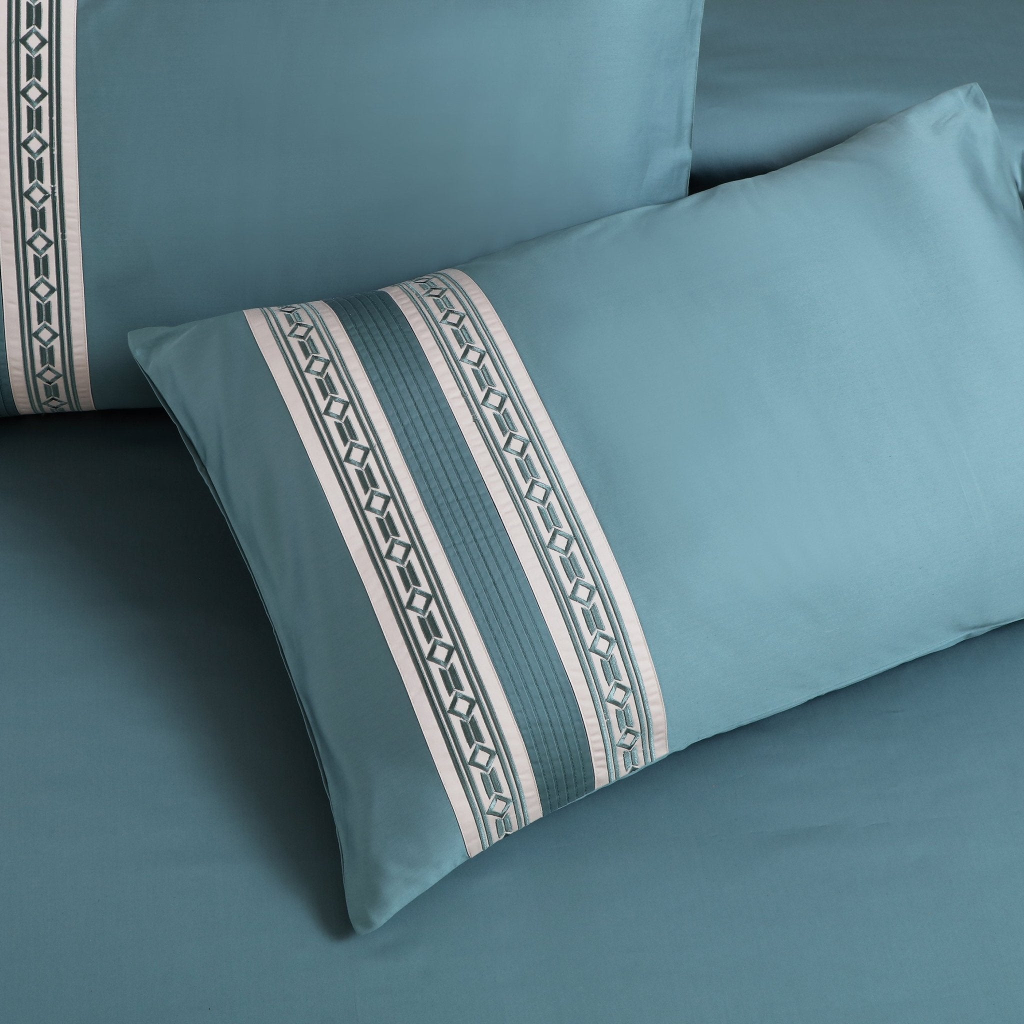 Malako Luxe Collection: 550 TC Teal Green Premium Embroidered Bedding - MALAKO