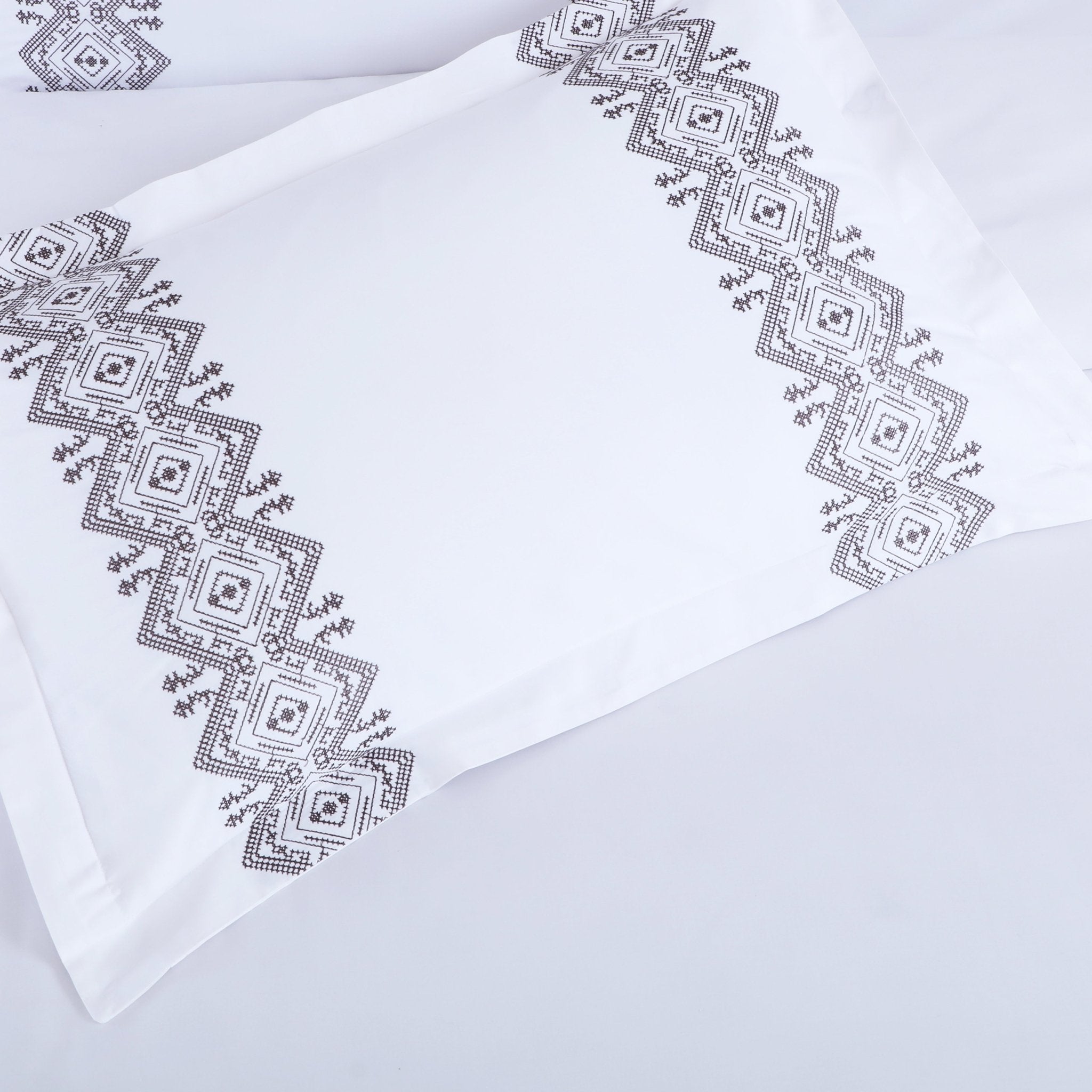 Malako Luxe Collection: 550 TC White Premium Embroidered Bedding - MALAKO