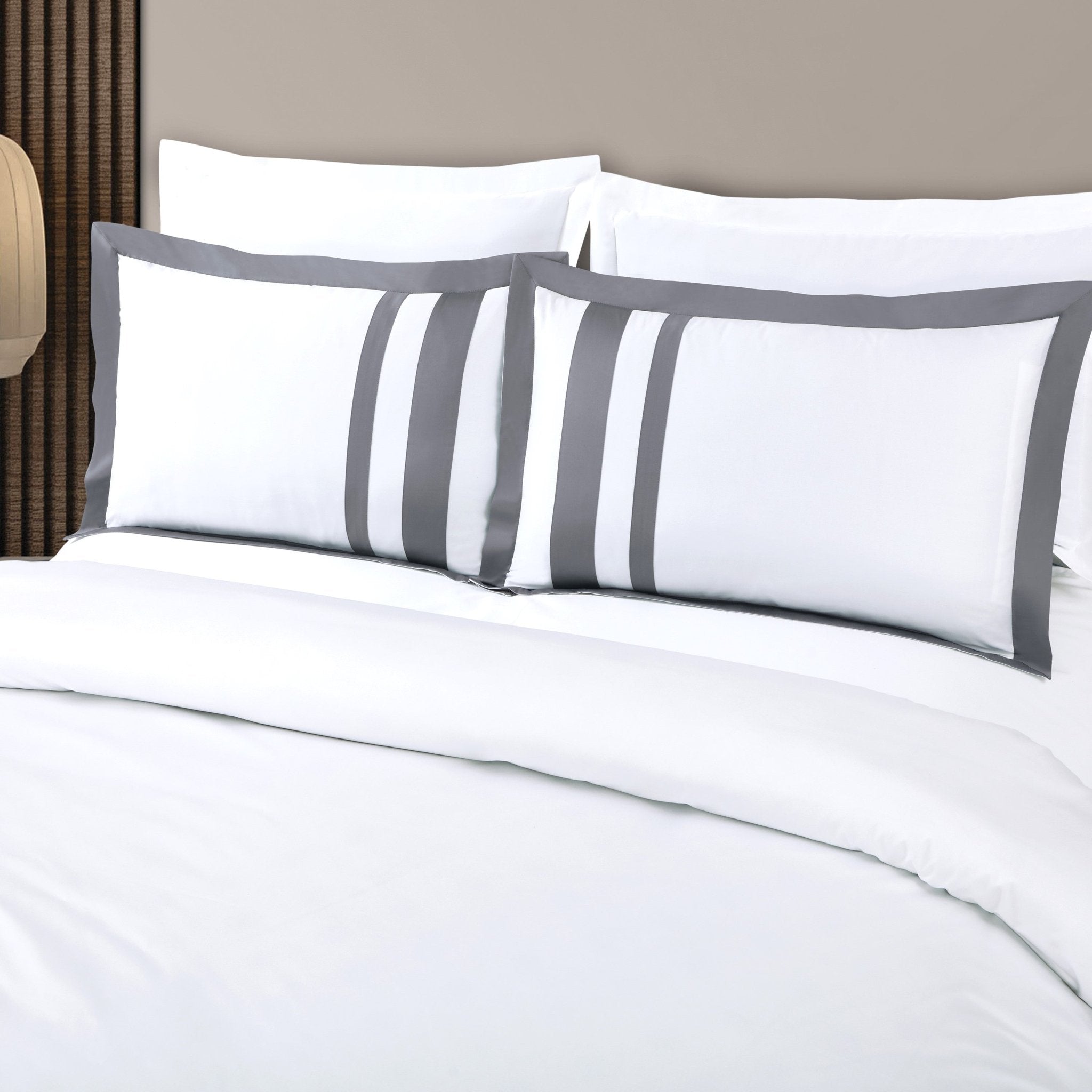 Malako Luxe: Oslo Collection 550TC White 100% Cotton Super King Size Bedding - MALAKO